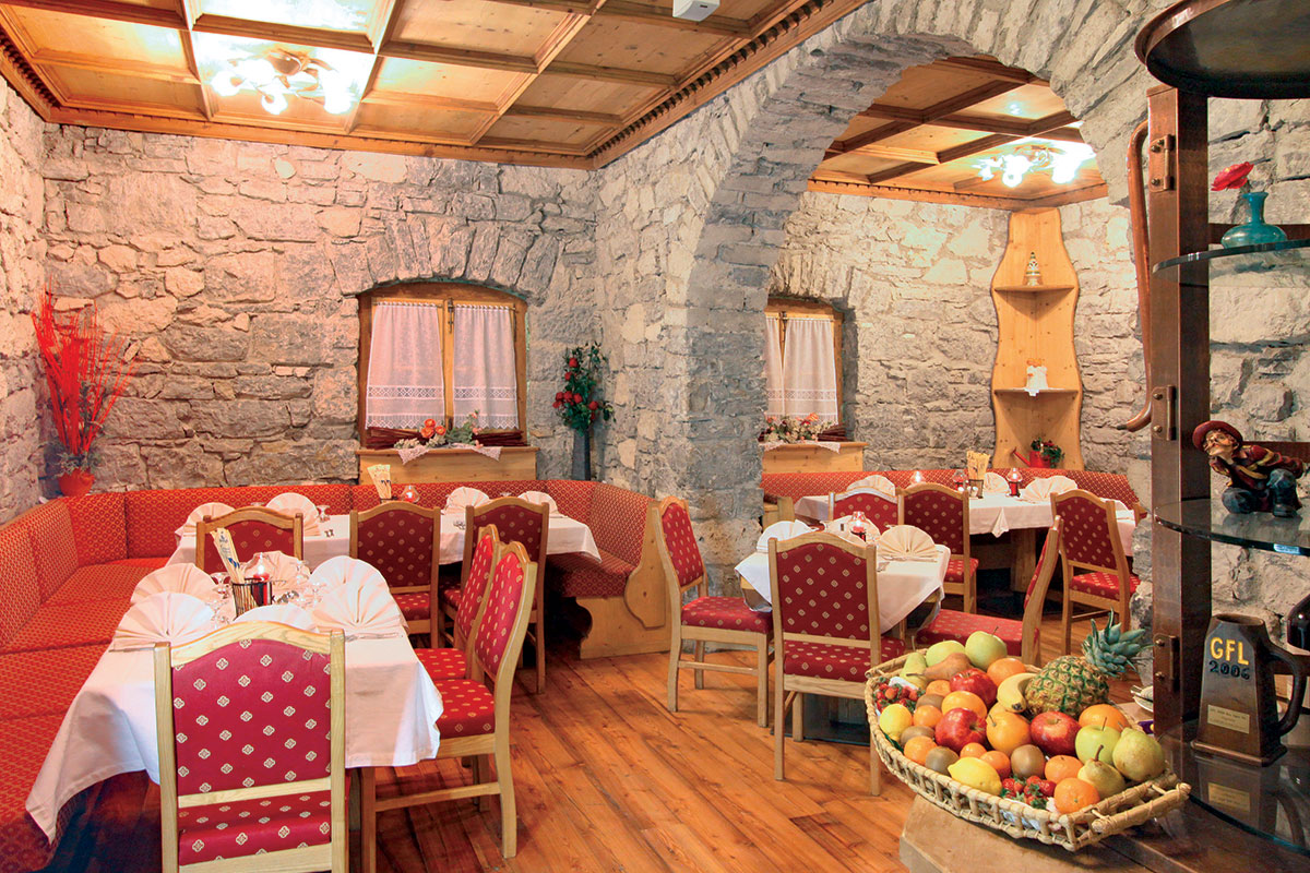 41 Hotel Dolomiti - Kaiserstube restaurant
